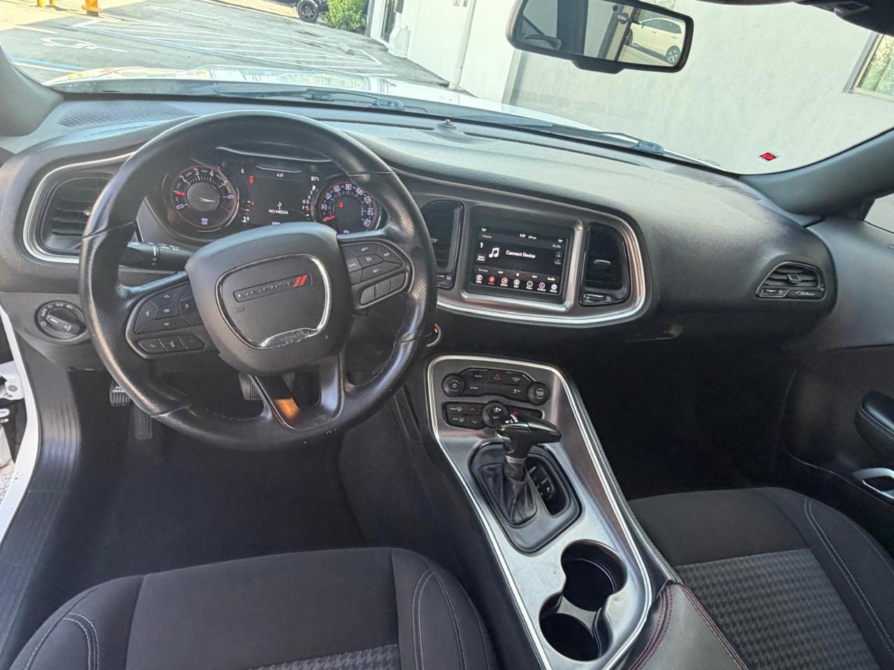 Dodge Challenger SXT RWD 2022