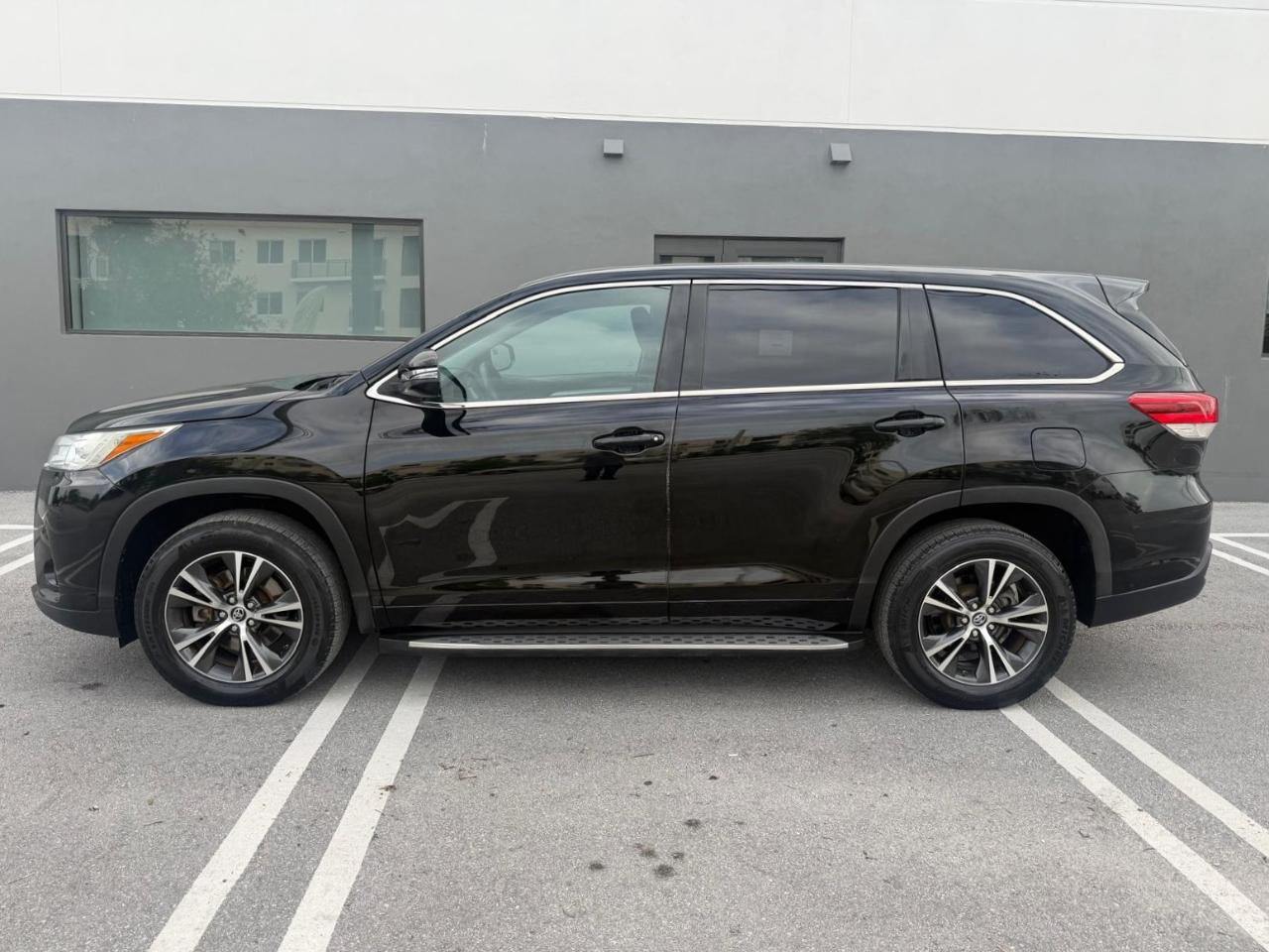 Toyota Highlander LE I4 FWD (Natl) 2018