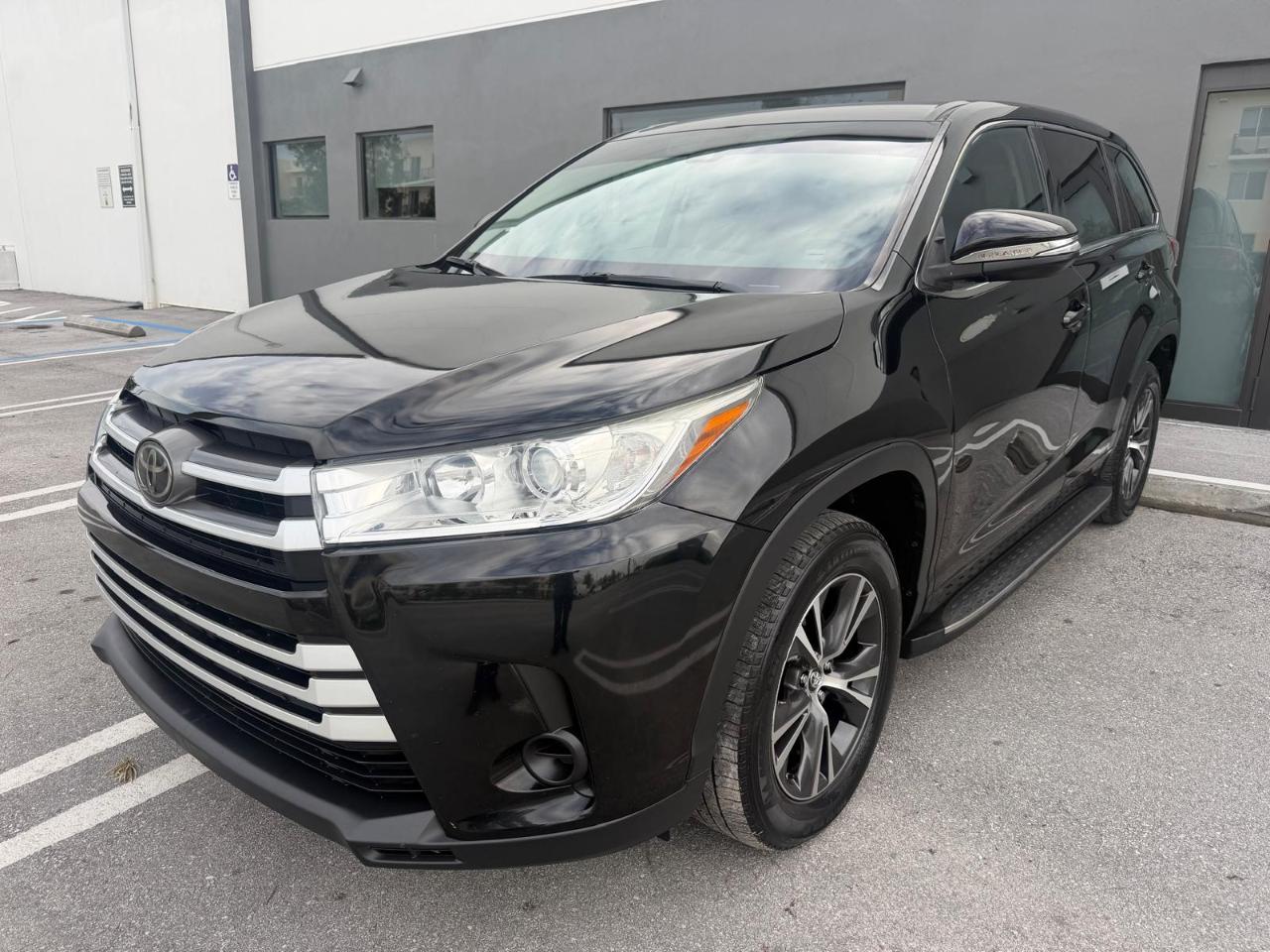 Toyota Highlander LE I4 FWD (Natl) 2018