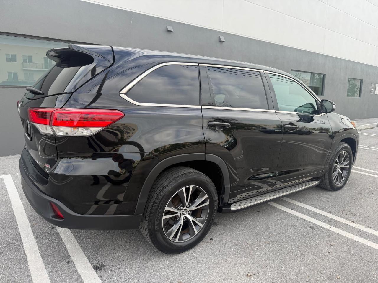 Toyota Highlander LE I4 FWD (Natl) 2018