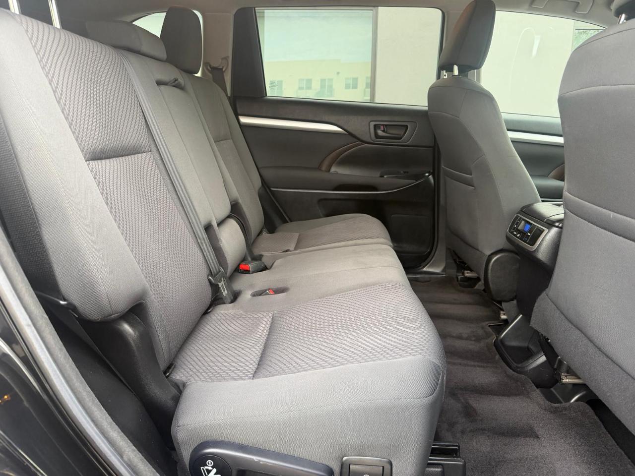 Toyota Highlander LE I4 FWD (Natl) 2018