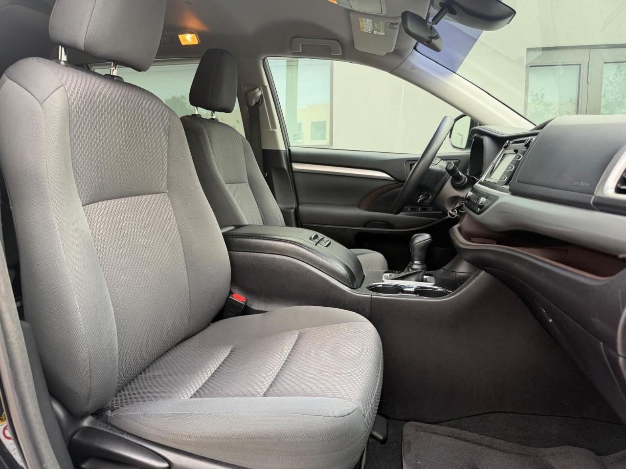 Toyota Highlander LE I4 FWD (Natl) 2018