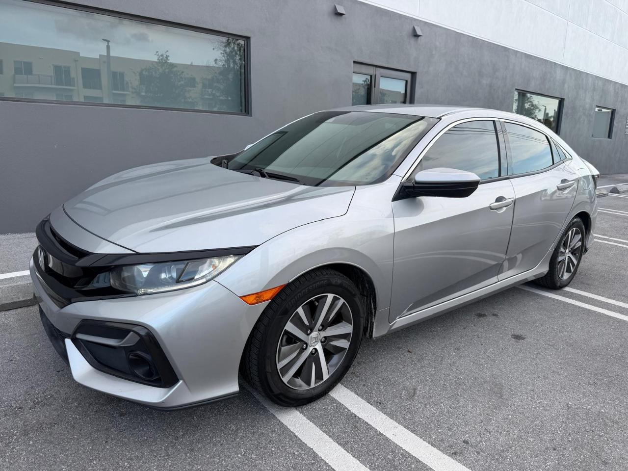 Honda Civic Hatchback LX CVT 2020