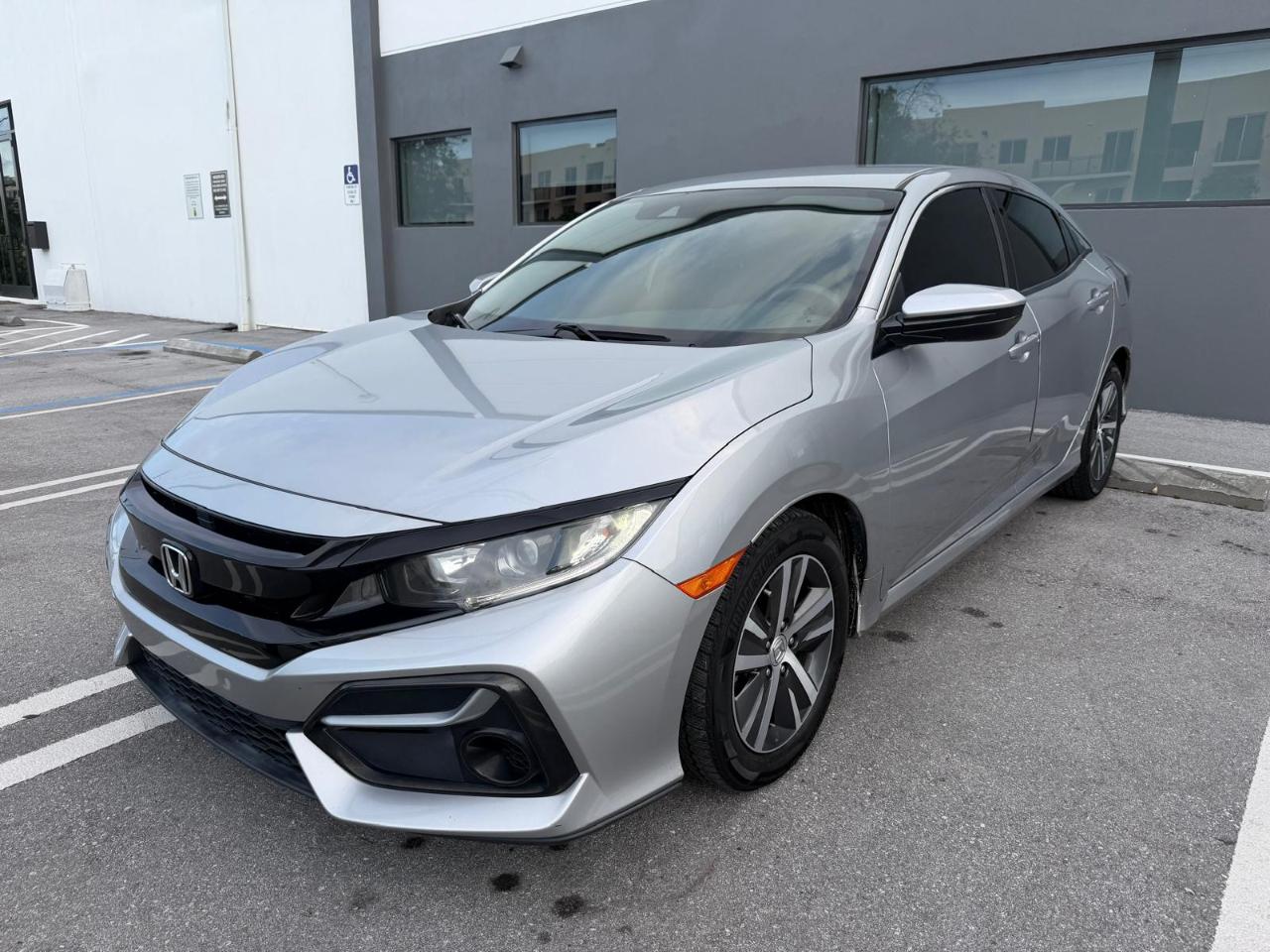 Honda Civic Hatchback LX CVT 2020