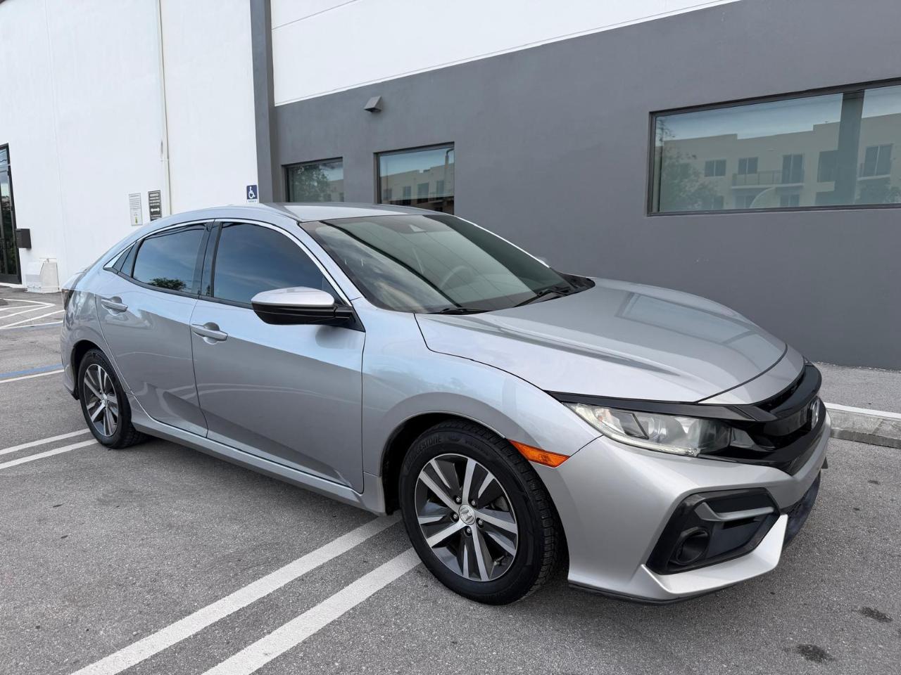 Honda Civic Hatchback LX CVT 2020