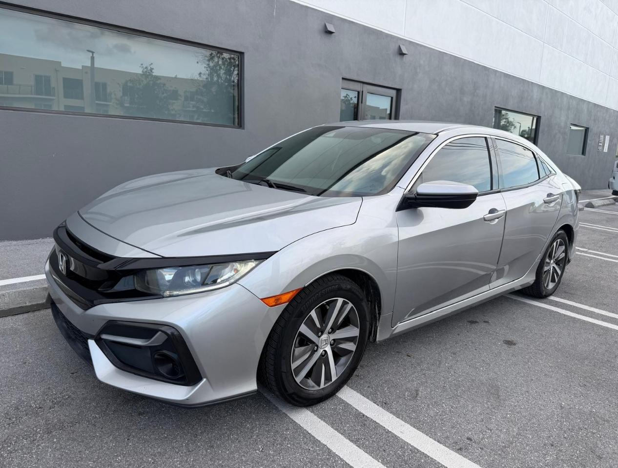 Honda Civic Hatchback LX CVT 2020