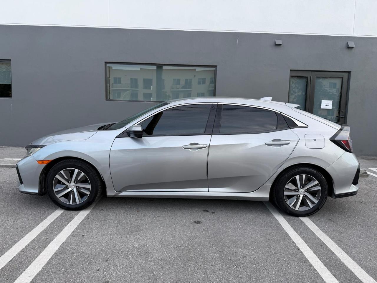 Honda Civic Hatchback LX CVT 2020