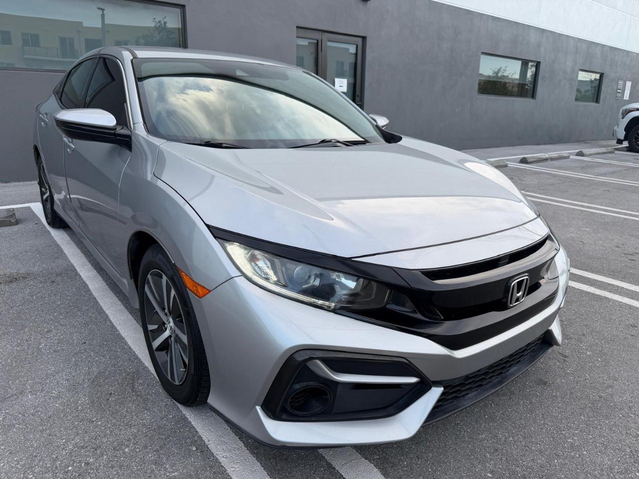 Honda Civic Hatchback LX CVT 2020