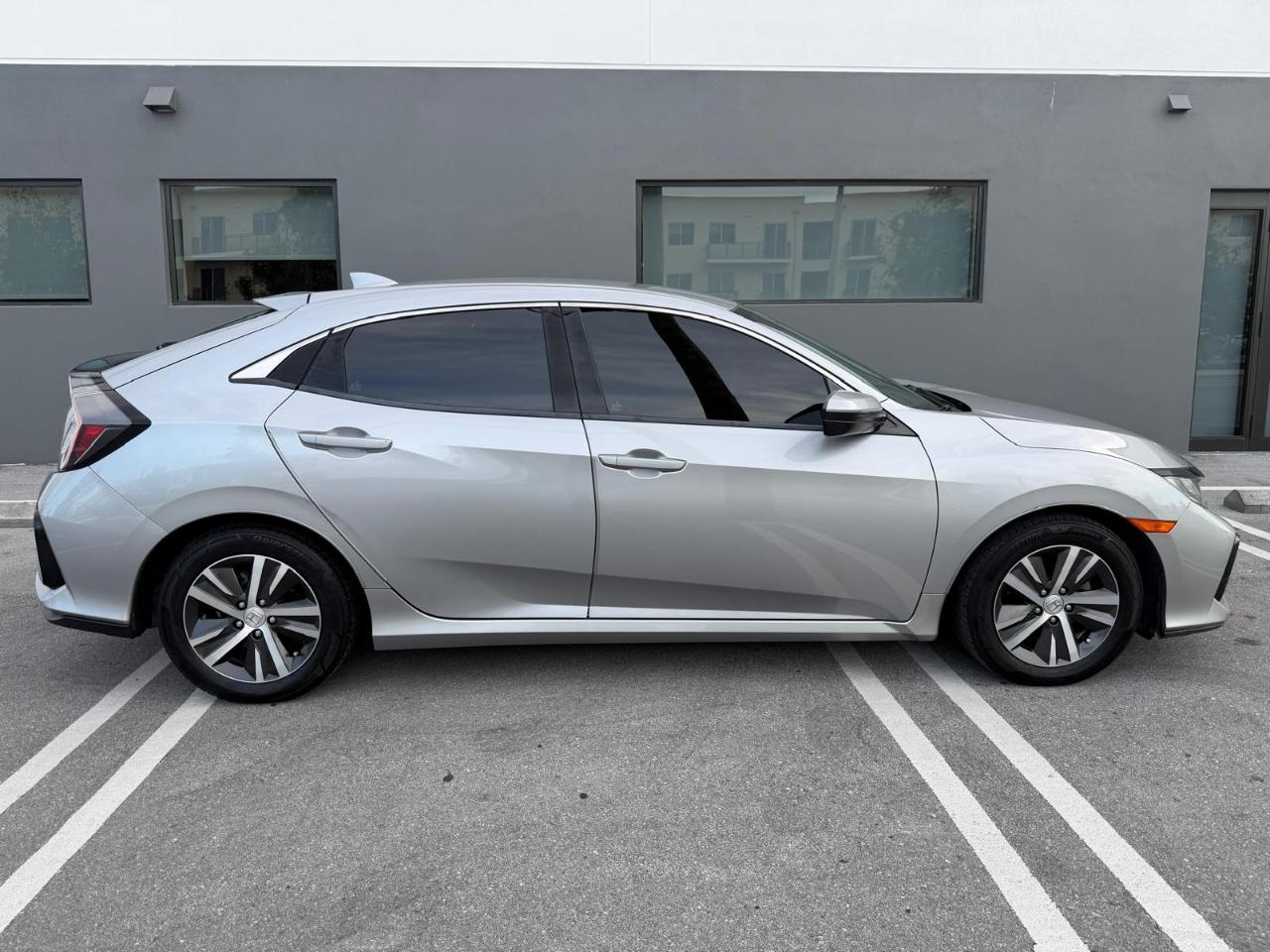 Honda Civic Hatchback LX CVT 2020