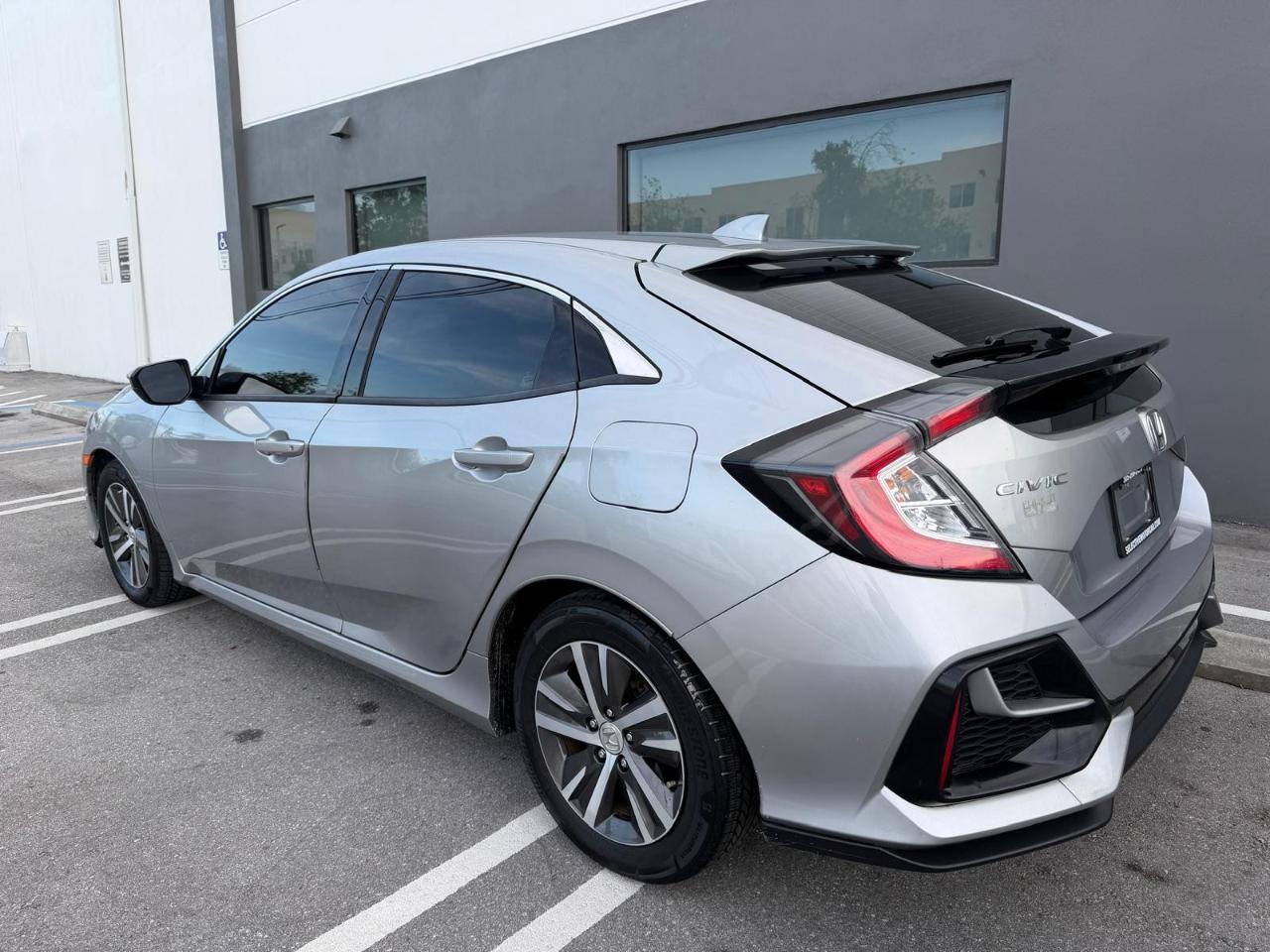 Honda Civic Hatchback LX CVT 2020