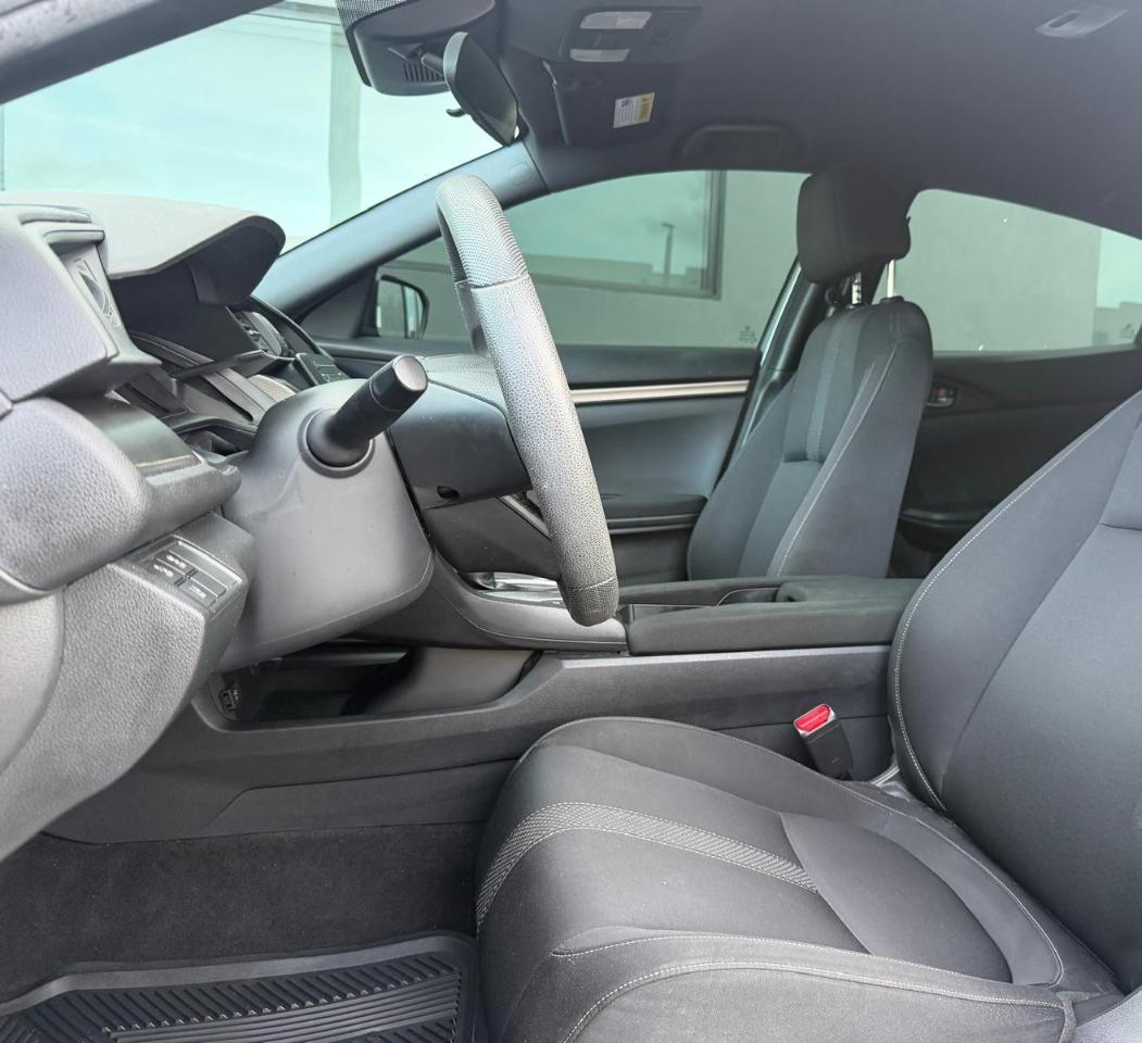 Honda Civic Hatchback LX CVT 2020