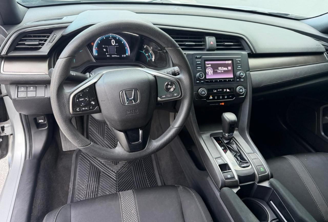 Honda Civic Hatchback LX CVT 2020