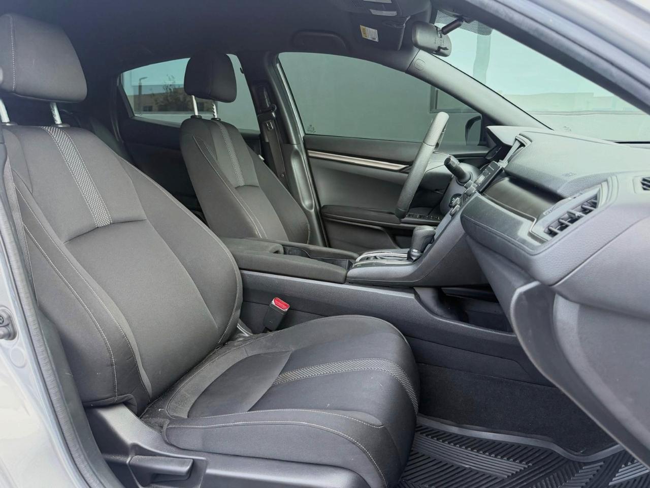 Honda Civic Hatchback LX CVT 2020