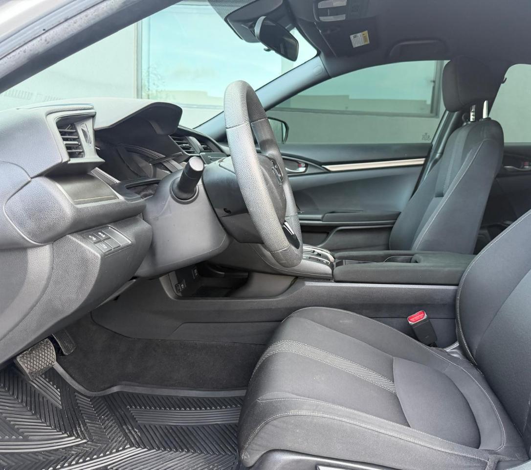 Honda Civic Hatchback LX CVT 2020