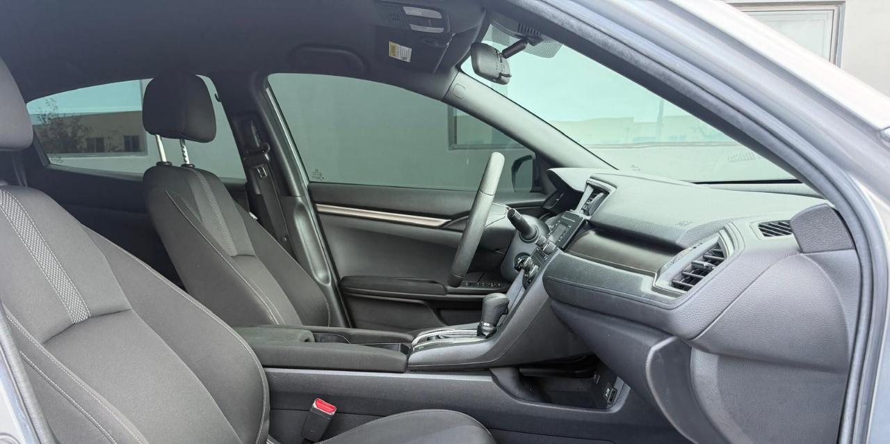 Honda Civic Hatchback LX CVT 2020