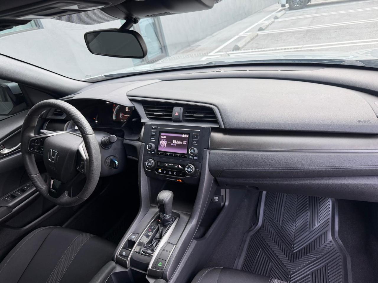 Honda Civic Hatchback LX CVT 2020