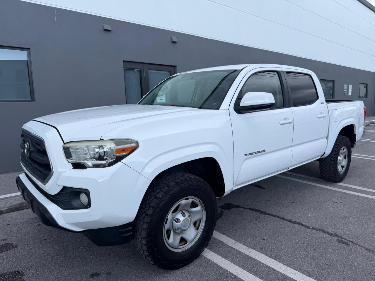 Toyota Tacoma 2WD Double Cab I4 AT SR5 (Natl) 2016