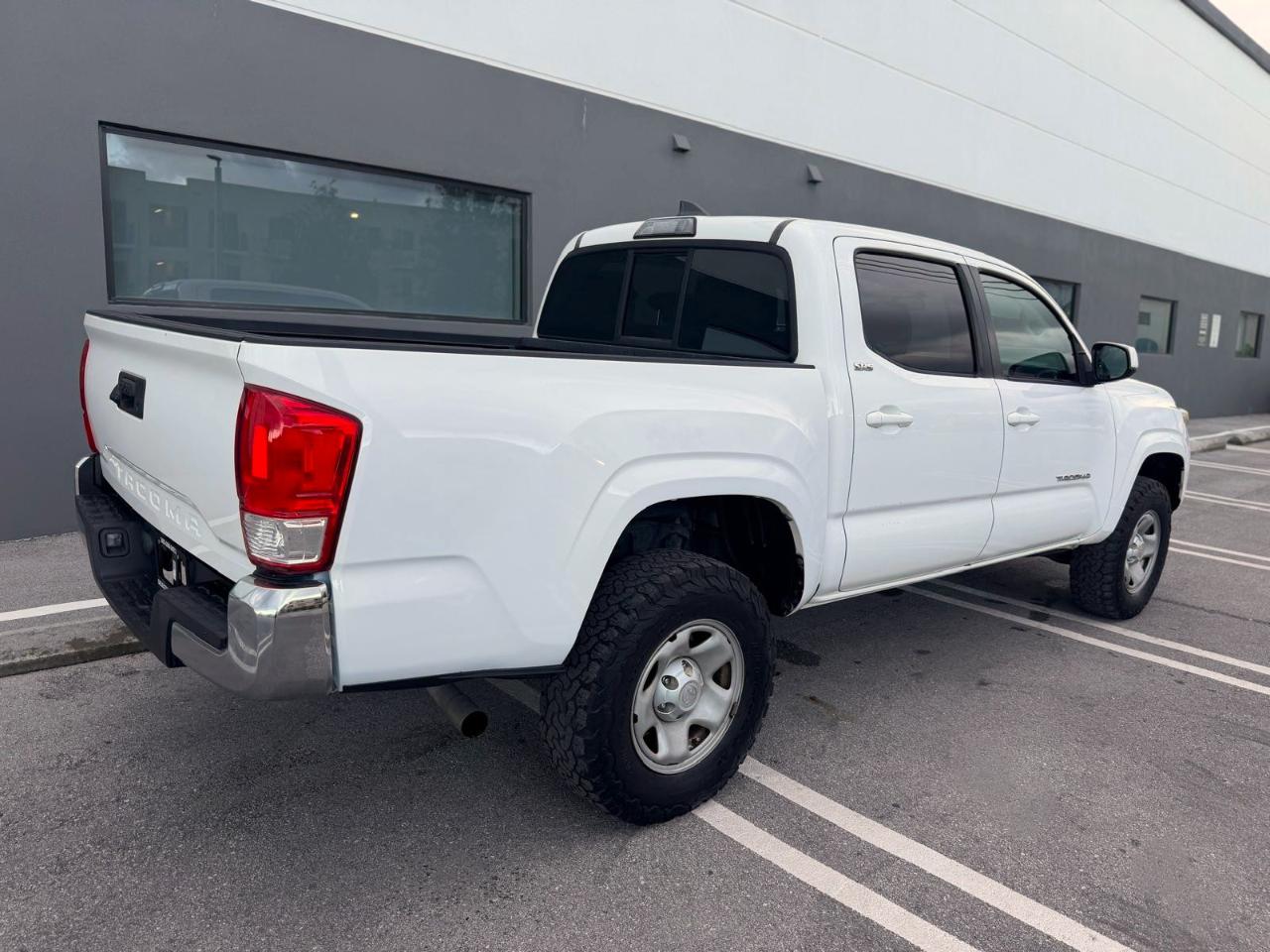Toyota Tacoma 2WD Double Cab I4 AT SR5 (Natl) 2016