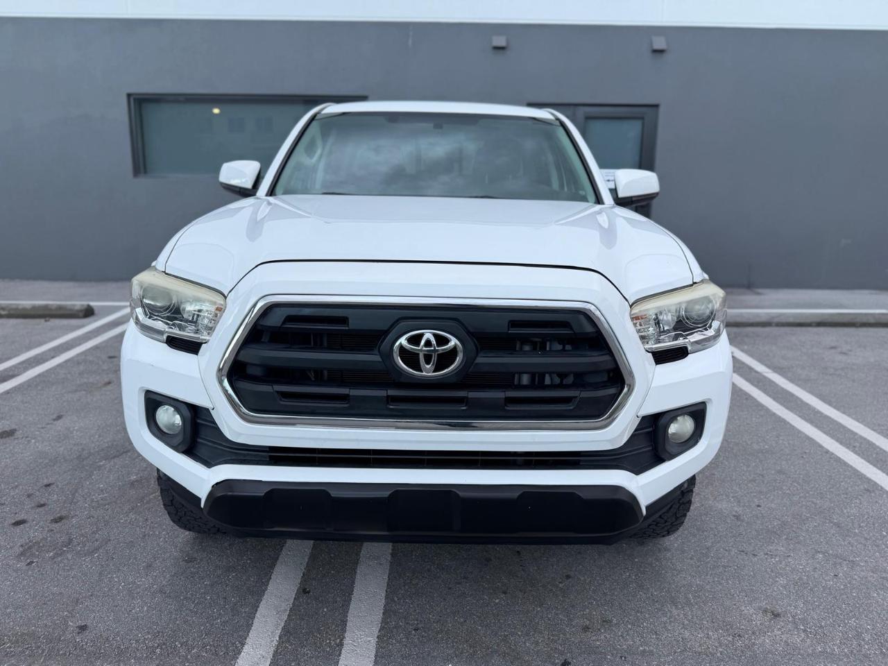 Toyota Tacoma 2WD Double Cab I4 AT SR5 (Natl) 2016