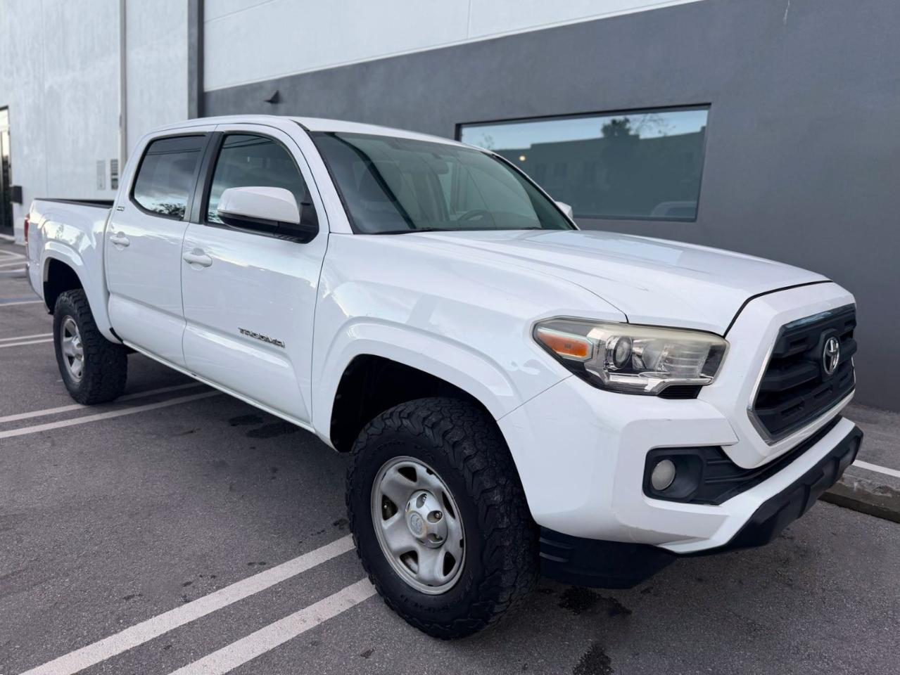 Toyota Tacoma 2WD Double Cab I4 AT SR5 (Natl) 2016