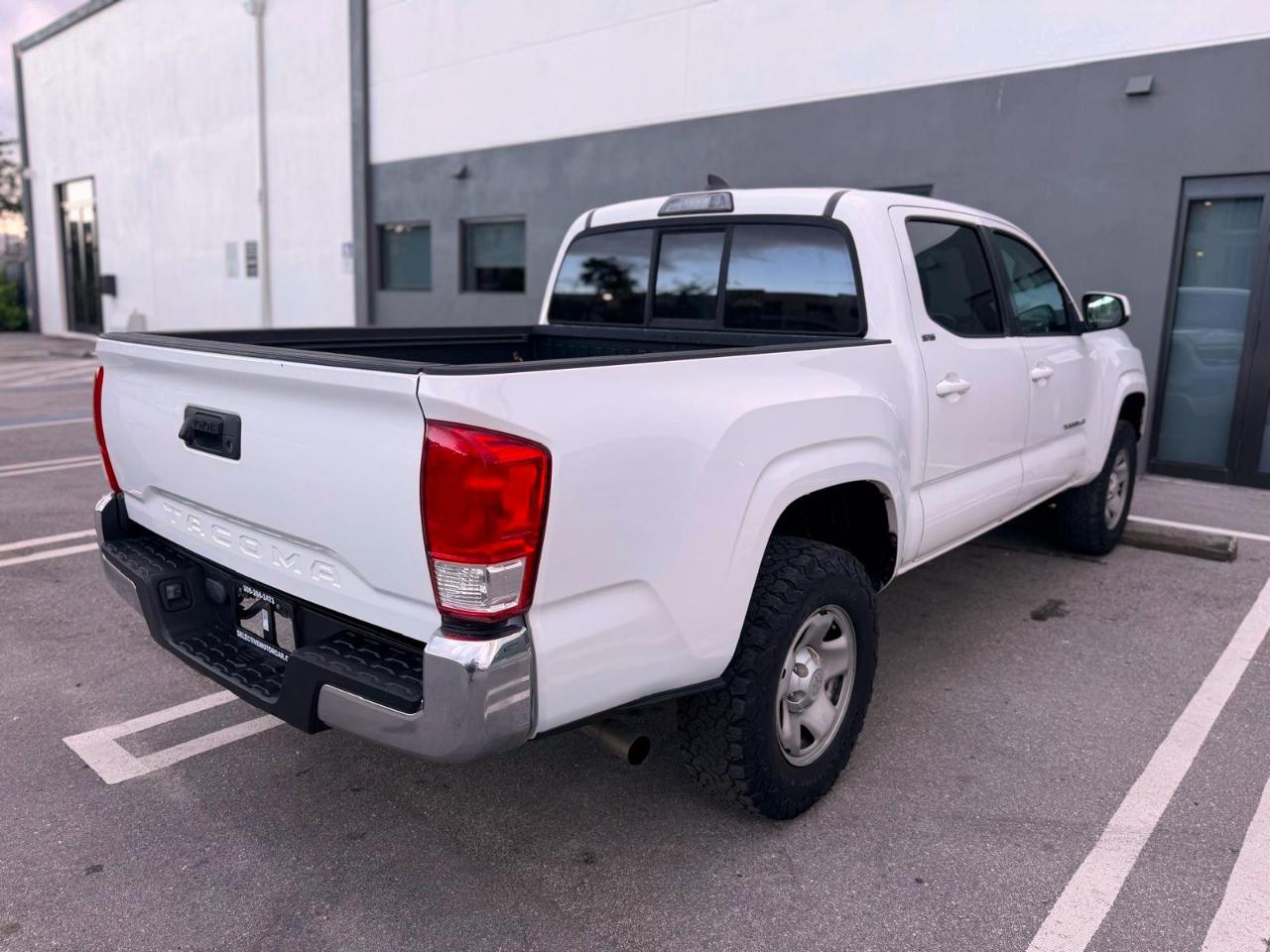 Toyota Tacoma 2WD Double Cab I4 AT SR5 (Natl) 2016