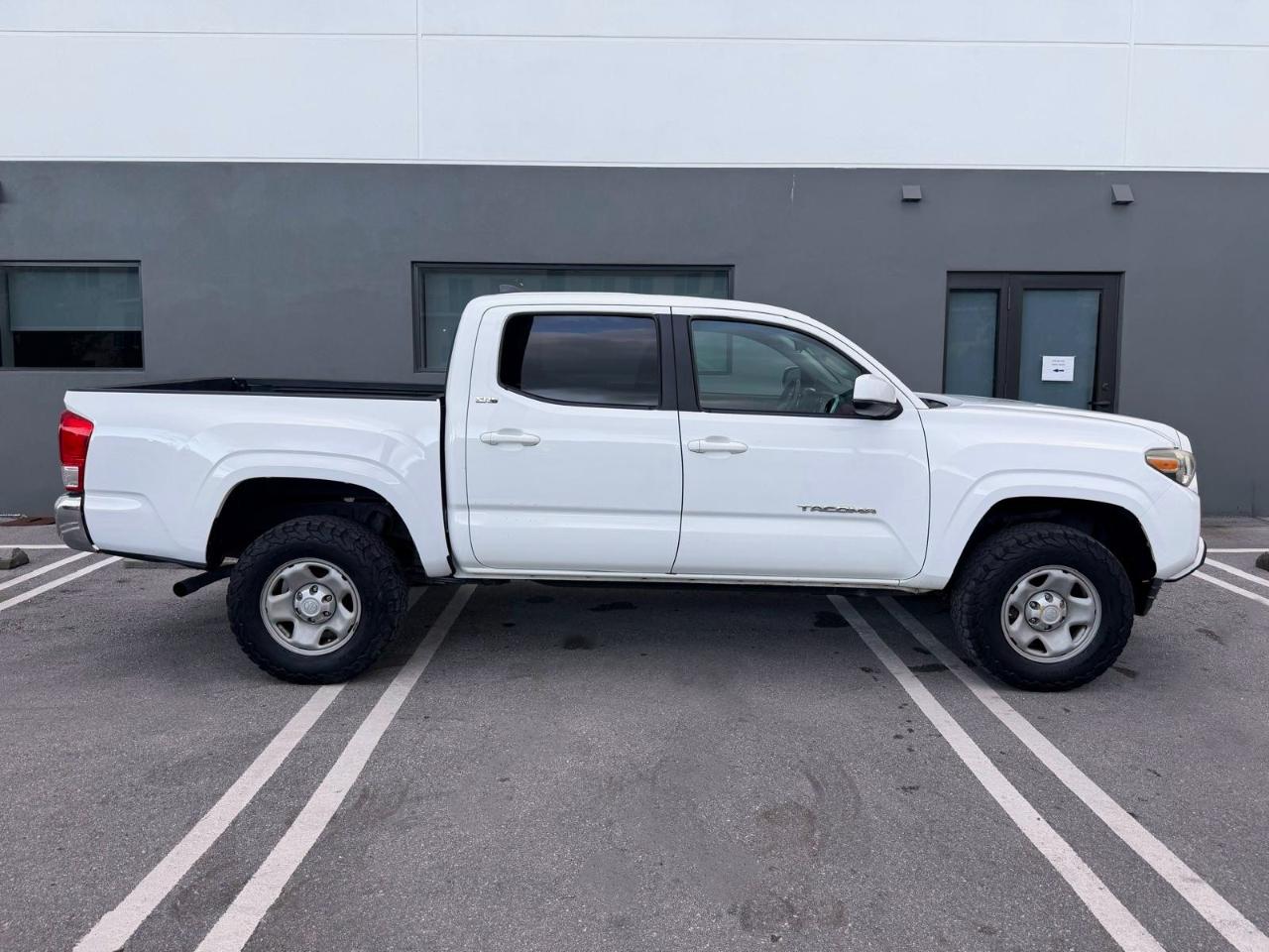Toyota Tacoma 2WD Double Cab I4 AT SR5 (Natl) 2016