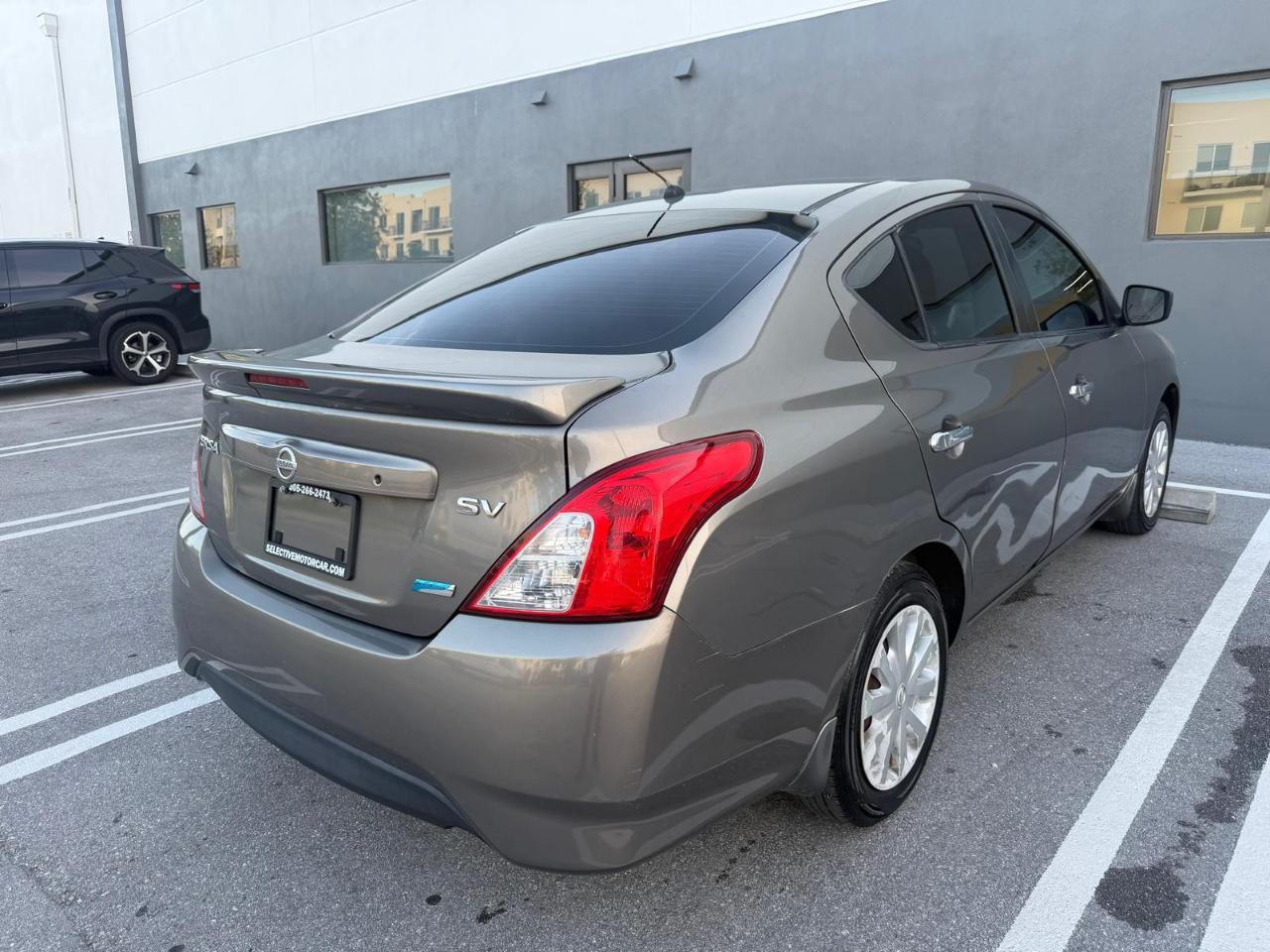 Nissan Versa 4dr Sdn CVT 1.6 SV 2015