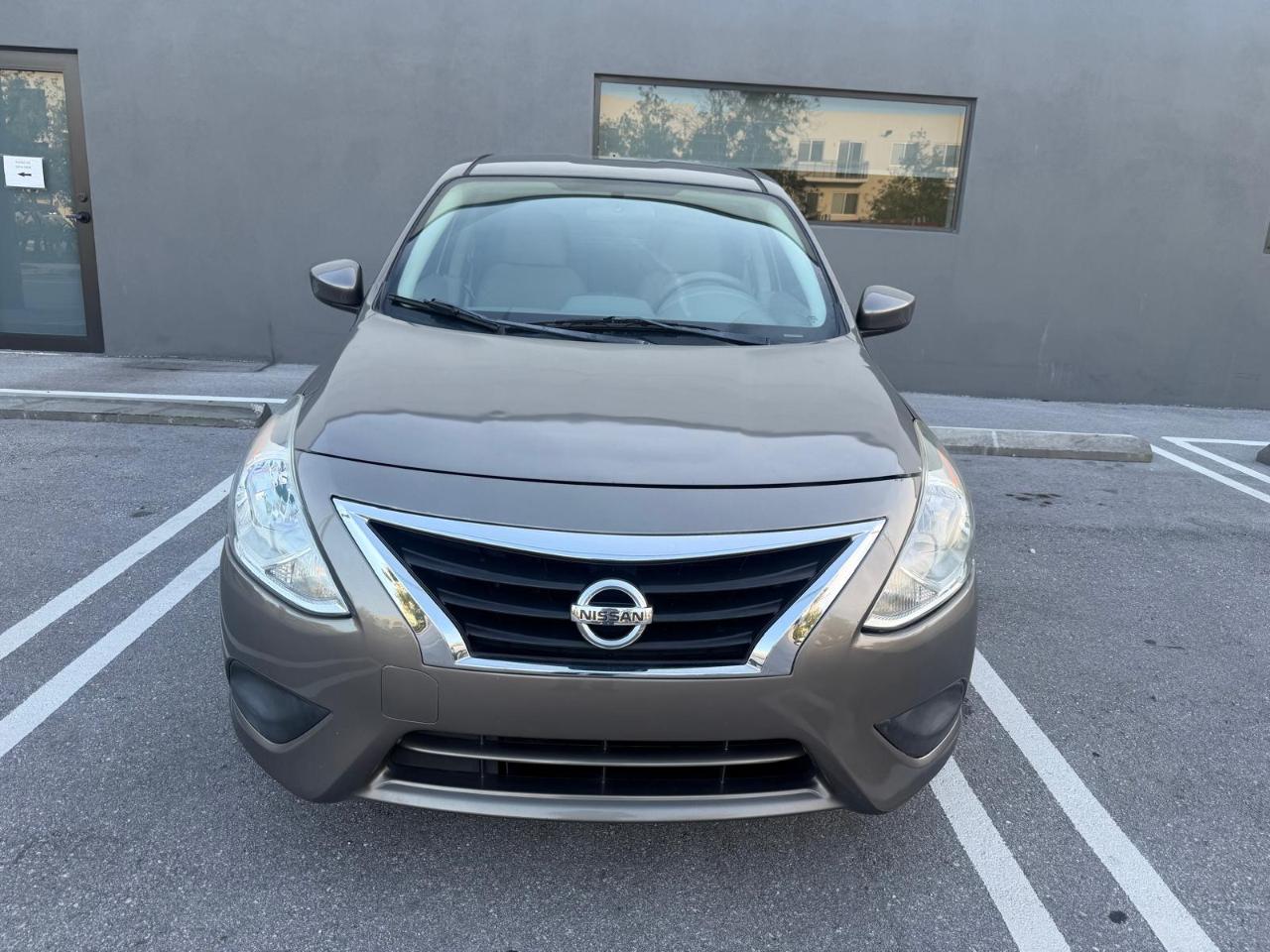 Nissan Versa 4dr Sdn CVT 1.6 SV 2015