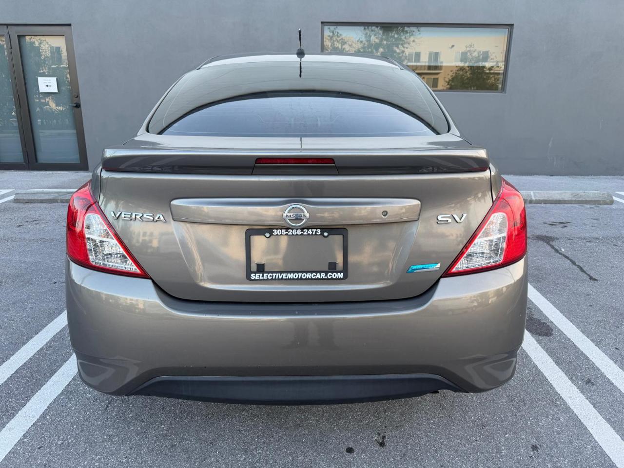 Nissan Versa 4dr Sdn CVT 1.6 SV 2015