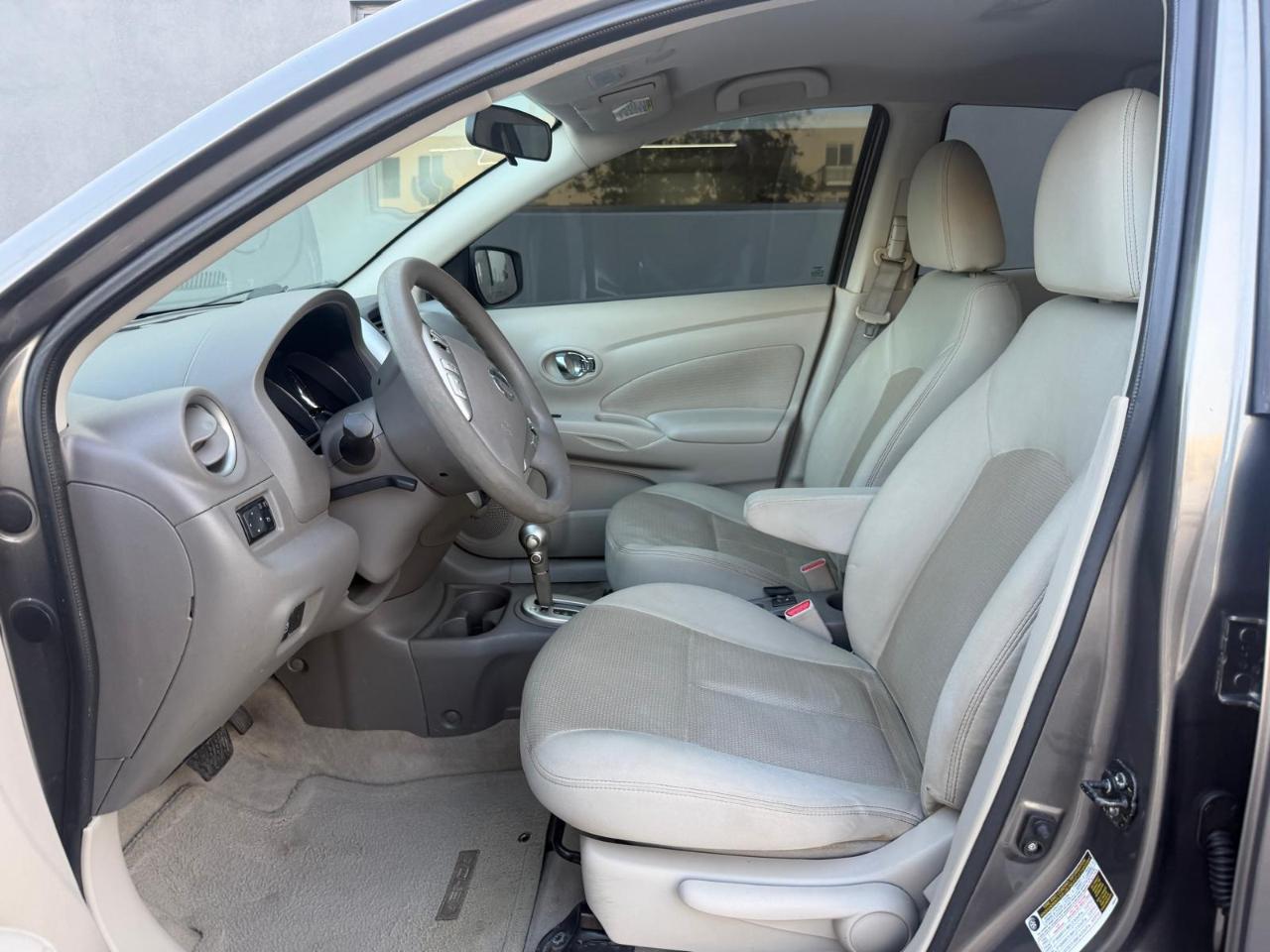Nissan Versa 4dr Sdn CVT 1.6 SV 2015