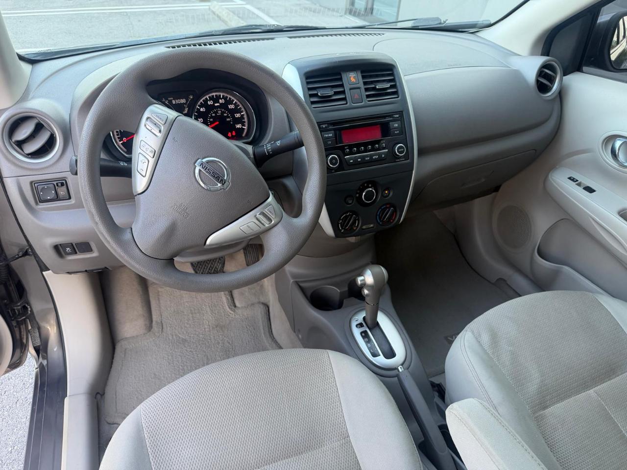 Nissan Versa 4dr Sdn CVT 1.6 SV 2015