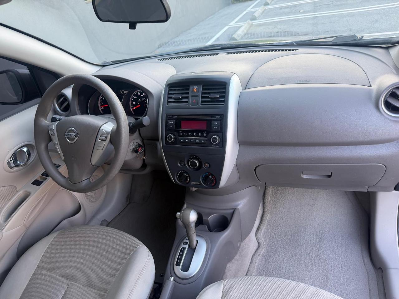 Nissan Versa 4dr Sdn CVT 1.6 SV 2015
