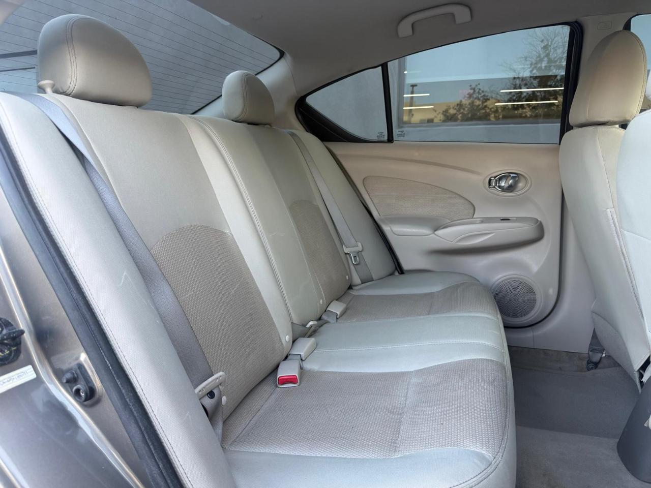 Nissan Versa 4dr Sdn CVT 1.6 SV 2015