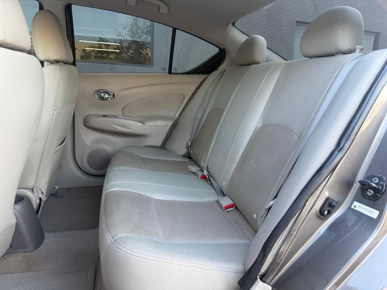 Nissan Versa 4dr Sdn CVT 1.6 SV 2015
