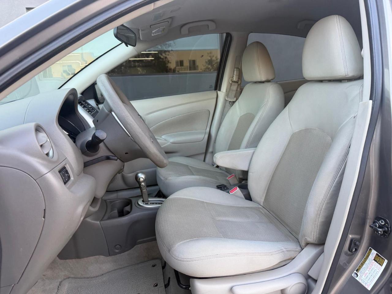 Nissan Versa 4dr Sdn CVT 1.6 SV 2015