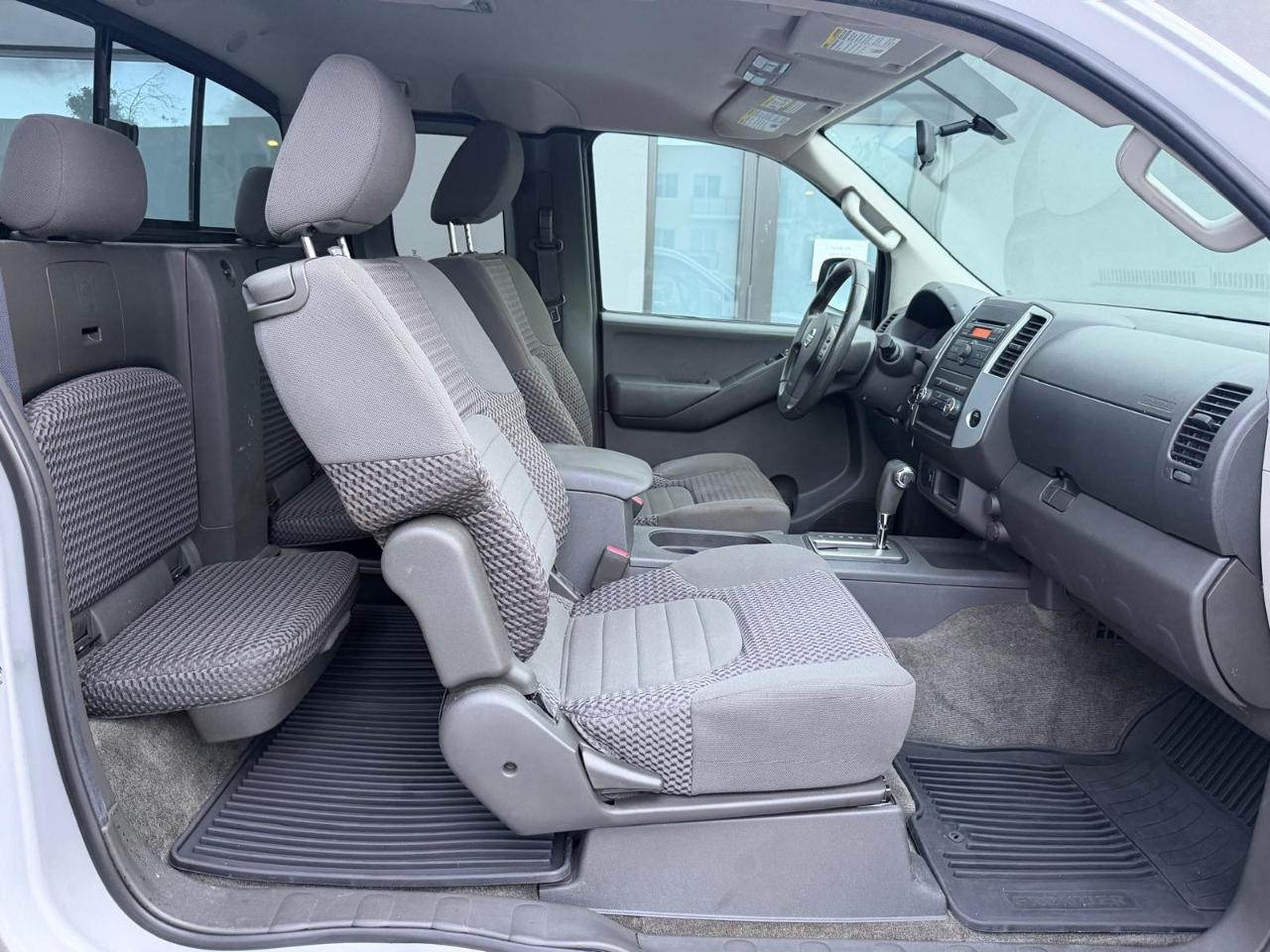 Nissan Frontier 2WD King Cab I4 Auto SV 2012