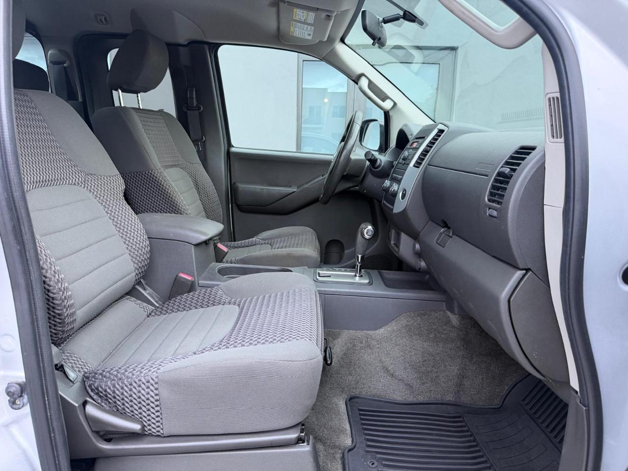 Nissan Frontier 2WD King Cab I4 Auto SV 2012
