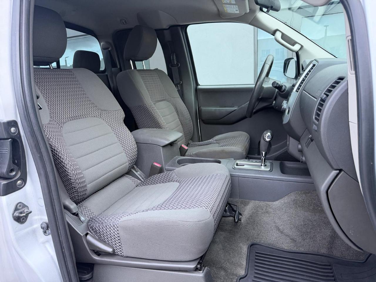 Nissan Frontier 2WD King Cab I4 Auto SV 2012
