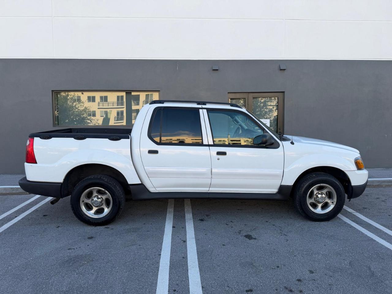 Ford Explorer Sport Trac 4dr 126" WB XLT Premium 2005