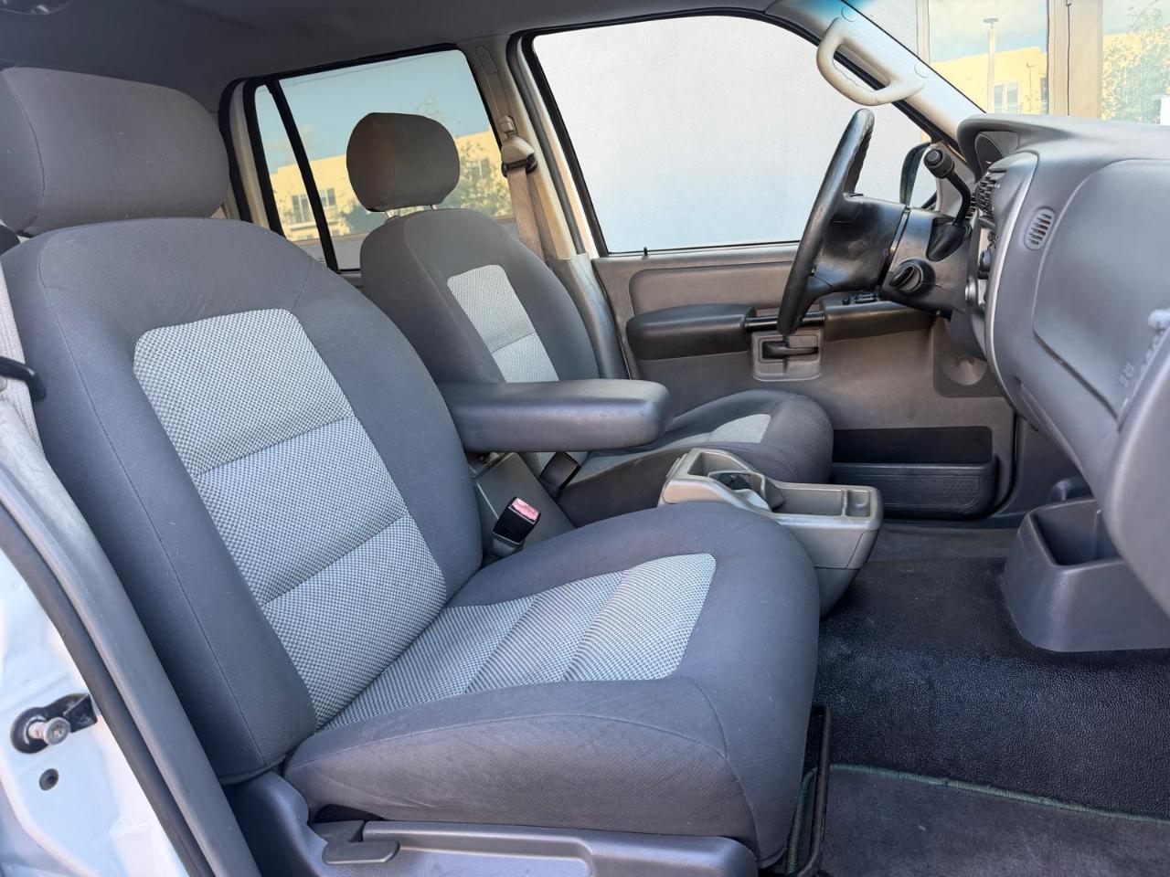 Ford Explorer Sport Trac 4dr 126" WB XLT Premium 2005