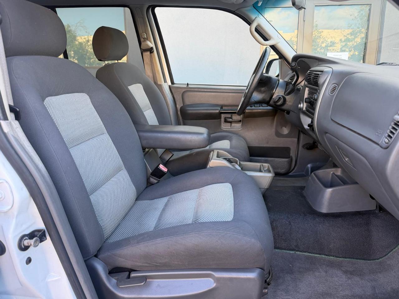 Ford Explorer Sport Trac 4dr 126" WB XLT Premium 2005