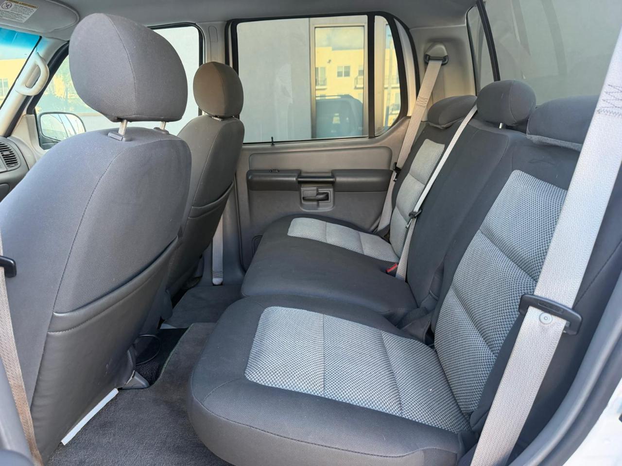 Ford Explorer Sport Trac 4dr 126" WB XLT Premium 2005