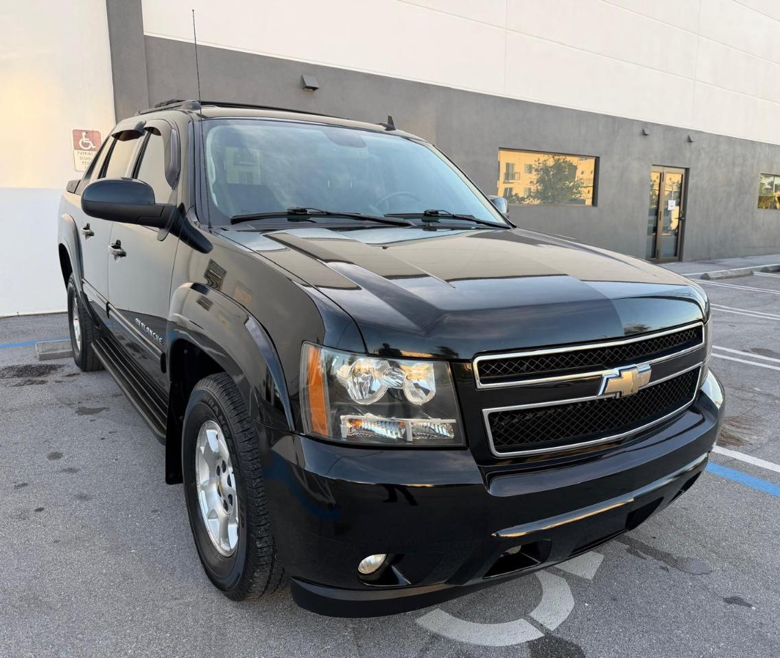 Chevrolet Avalanche 2WD Crew Cab LS 2011