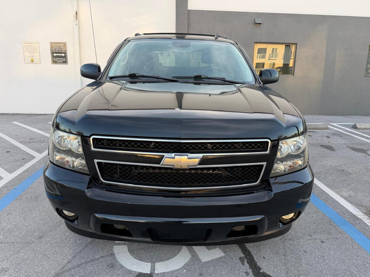 Chevrolet Avalanche 2WD Crew Cab LS 2011
