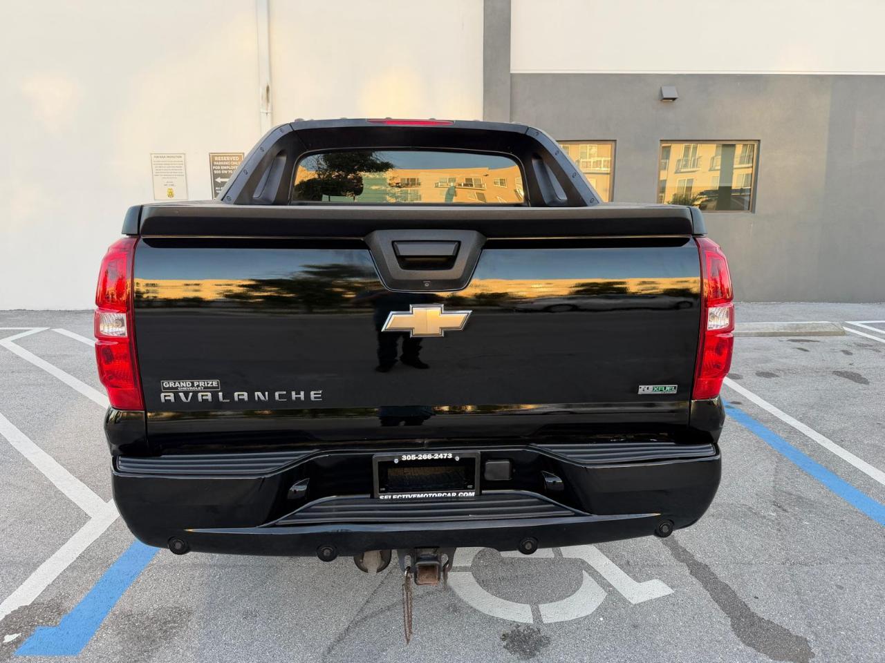 Chevrolet Avalanche 2WD Crew Cab LS 2011