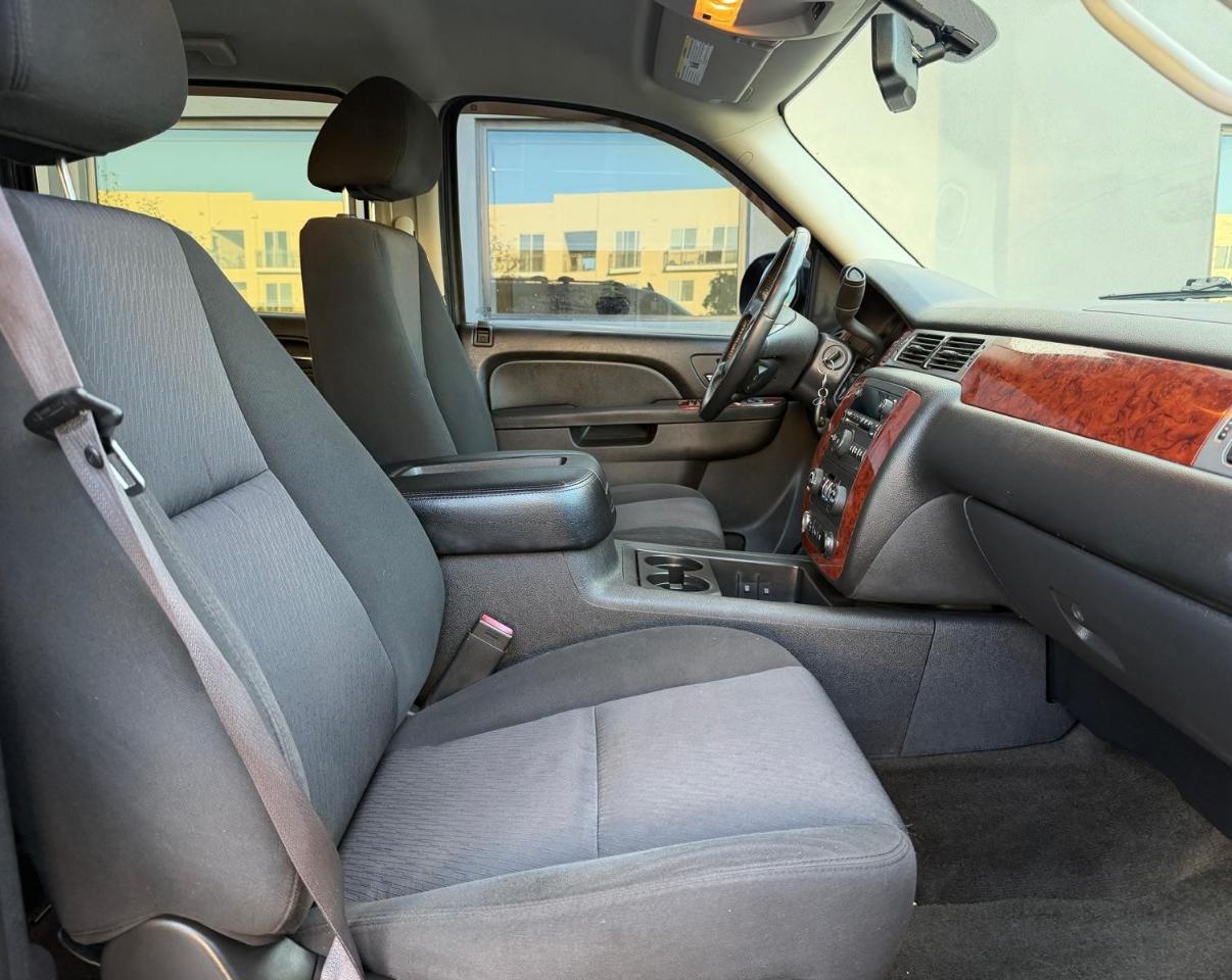 Chevrolet Avalanche 2WD Crew Cab LS 2011