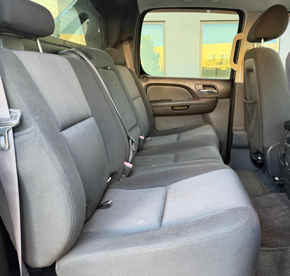 Chevrolet Avalanche 2WD Crew Cab LS 2011