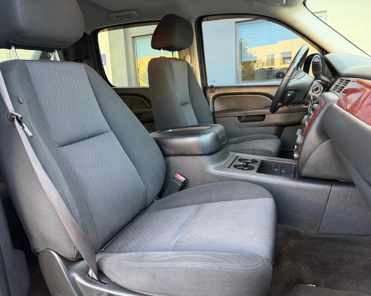 Chevrolet Avalanche 2WD Crew Cab LS 2011