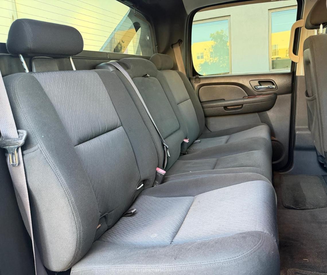 Chevrolet Avalanche 2WD Crew Cab LS 2011