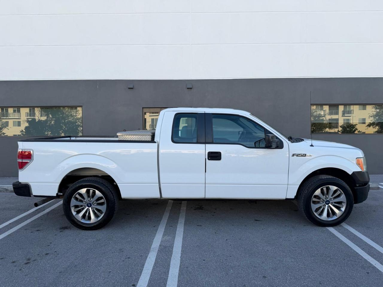 Ford F-150 2WD SuperCab 145" XL 2014